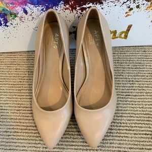 Nude Pumps
